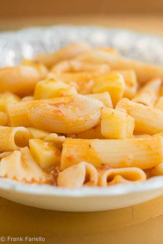 Блюдо макароны с картошкой