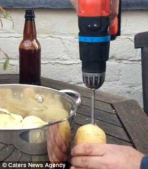 Как легко почистить картошку в мундире