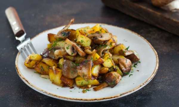 Как жарить картошку с вареными грибами на сковороде