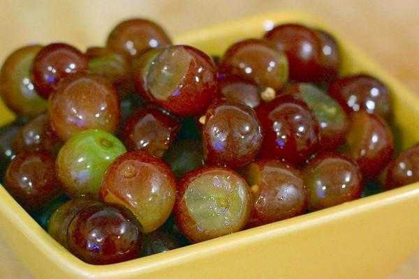 Консервированный виноград как оливки