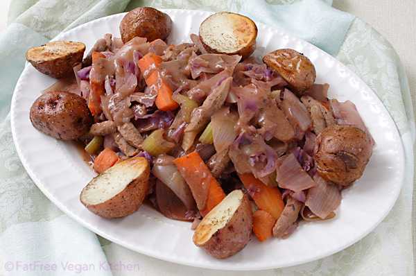 Овощное рагу с мясом говядиной картошкой и капустой