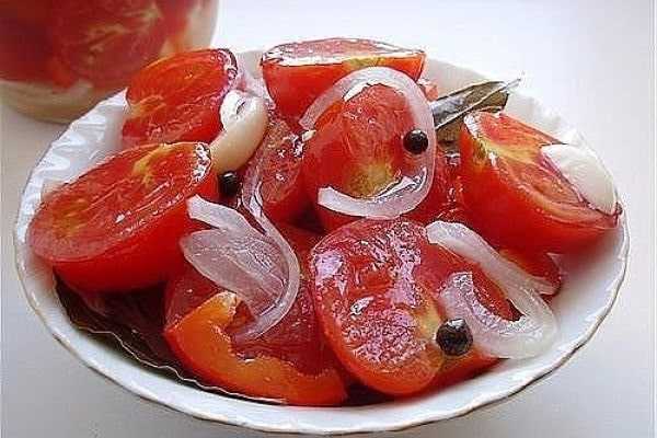 Рецепт на зиму помидоры дольками с луком и маслом