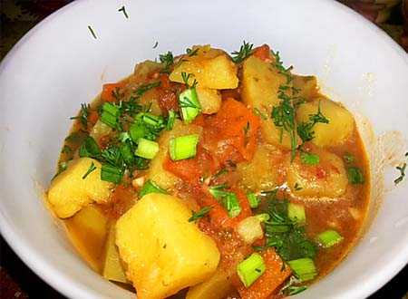 Рецепт тушеной картошки с овощами в кастрюле